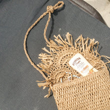 Load image into Gallery viewer, Straw Fringe Bag
